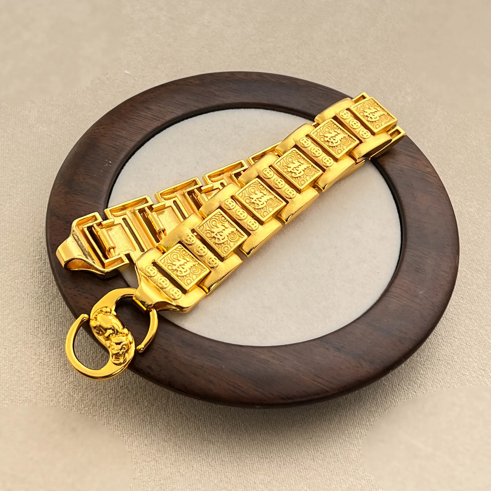 ShinyGold Luxurious exquisite  - Luxury Watch Service 评论和价格
